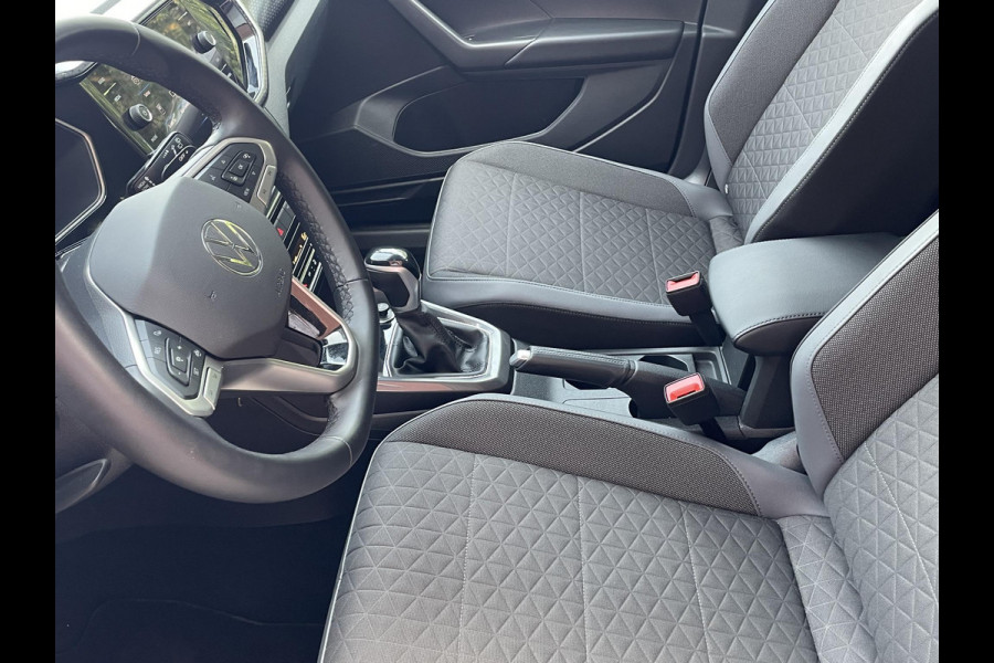 Volkswagen T-Cross 1.0 TSI 110pk DSG Style | Navigatie | Apple Carplay / Android Auto | Camera | Parkeer sensoren | Dab | Winterpakket | Digitale Cockpit