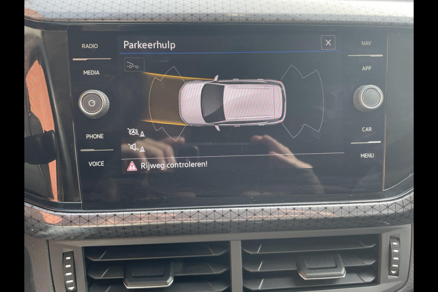 Volkswagen T-Cross 1.0 TSI 110pk DSG Style | Navigatie | Apple Carplay / Android Auto | Camera | Parkeer sensoren | Dab | Winterpakket | Digitale Cockpit