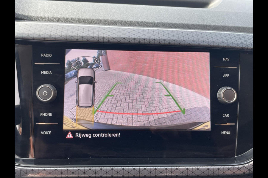 Volkswagen T-Cross 1.0 TSI 110pk DSG Style | Navigatie | Apple Carplay / Android Auto | Camera | Parkeer sensoren | Dab | Winterpakket | Digitale Cockpit