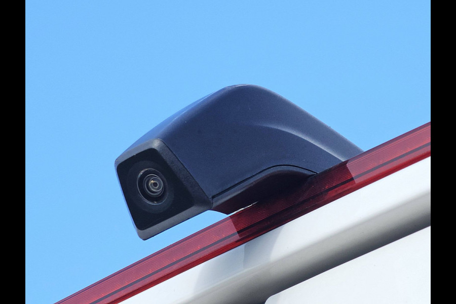 Volkswagen Crafter 35 2.0 TDI L3H3 140Pk Airco Automaat Trekhaak Camera Euro6 CarPlay!