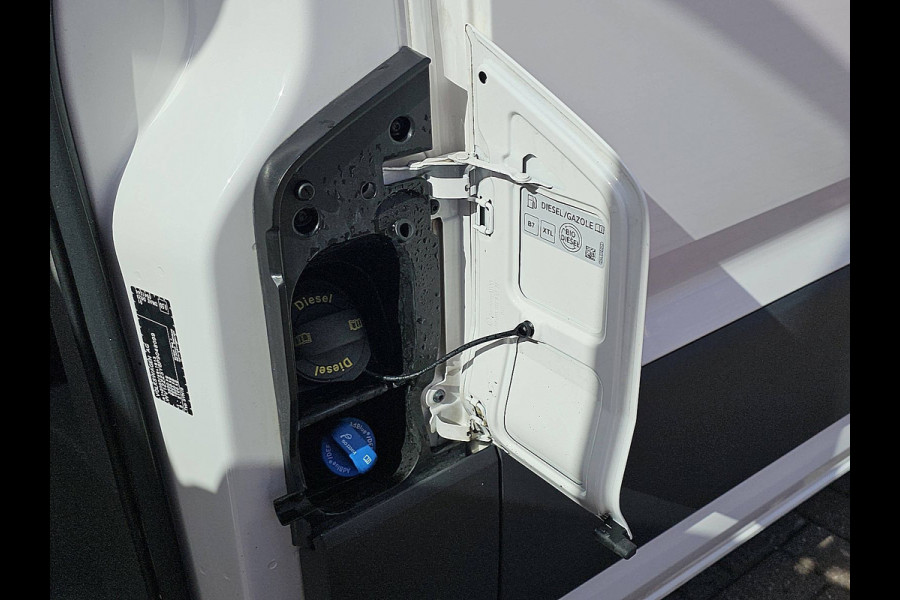 Volkswagen Crafter 35 2.0 TDI L3H3 140Pk Airco Automaat Trekhaak Camera Euro6 CarPlay!