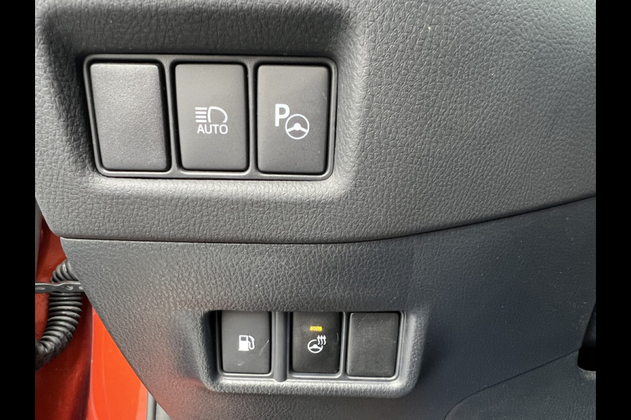 Toyota C-HR 2.0 Hybrid Launch Edition | Bi-Tone | Full Led | Leder | Stuur & Stoel verw. | Prijs Rijklaar!!