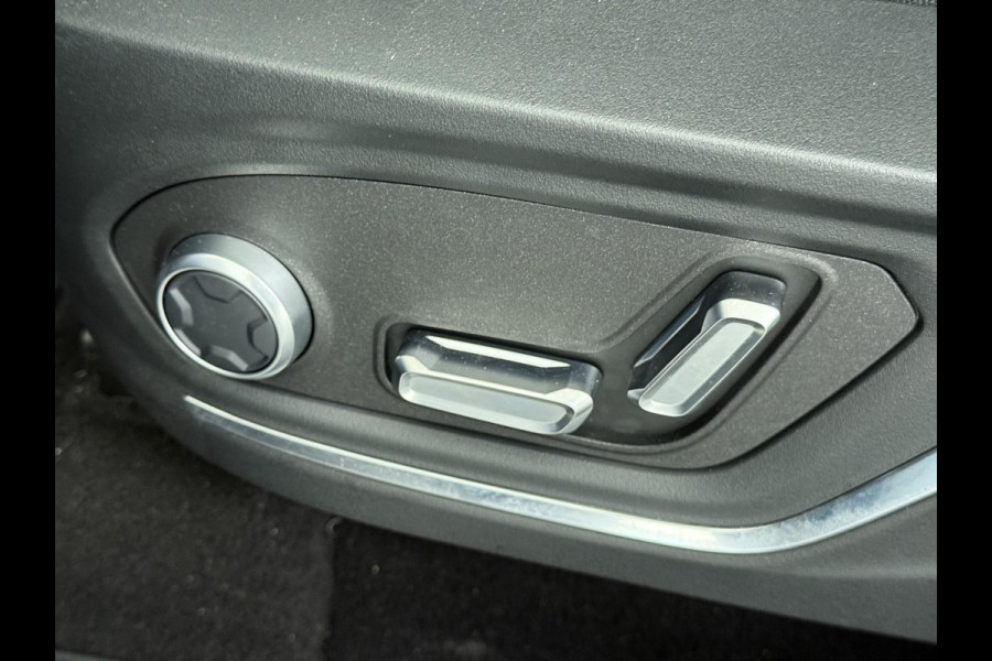 Lynk & Co 01 LYNK& CO 01 VAN: €30.900,- VOOR: €27.877,- UW EINDEJAARSVOORDEEL: €3.023,- | PHEV PLUG-IN HYBRIDE | COMPLETE AUTO / ZWARTE HEMEL | ELEKTRISCH PANORAMADAK | FULL OPTIONS | LYNK & CO GARANTIE T/M 4-2028 | RIJKLAAR GELEVERD | BTW VERREKENBAAR |