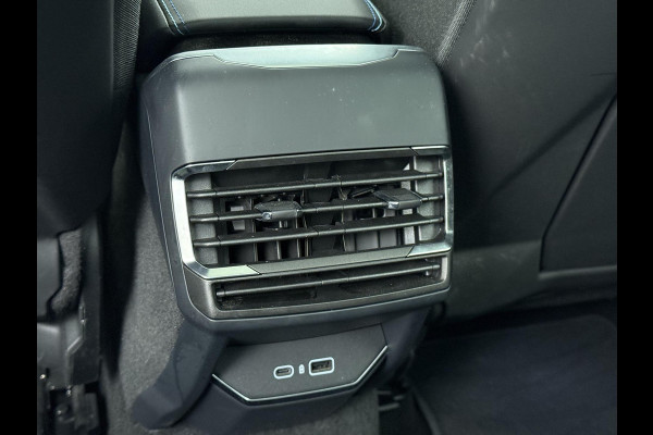 Lynk & Co 01 LYNK& CO 01 VAN: €30.900,- VOOR: €27.877,- UW EINDEJAARSVOORDEEL: €3.023,- | PHEV PLUG-IN HYBRIDE | COMPLETE AUTO / ZWARTE HEMEL | ELEKTRISCH PANORAMADAK | FULL OPTIONS | LYNK & CO GARANTIE T/M 4-2028 | RIJKLAAR GELEVERD | BTW VERREKENBAAR |