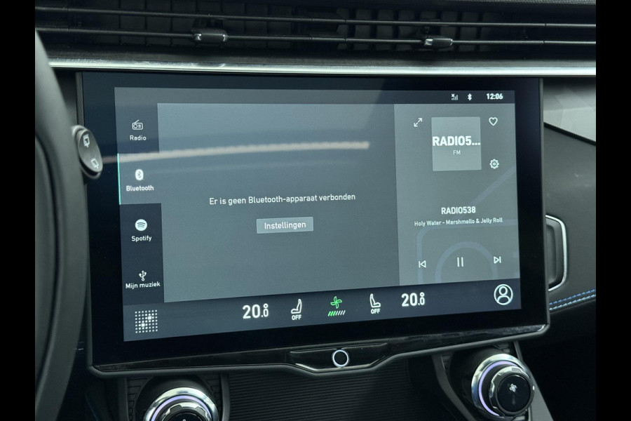 Lynk & Co 01 LYNK& CO 01 VAN: €30.900,- VOOR: €27.877,- UW EINDEJAARSVOORDEEL: €3.023,- | PHEV PLUG-IN HYBRIDE | COMPLETE AUTO / ZWARTE HEMEL | ELEKTRISCH PANORAMADAK | FULL OPTIONS | LYNK & CO GARANTIE T/M 4-2028 | RIJKLAAR GELEVERD | BTW VERREKENBAAR |