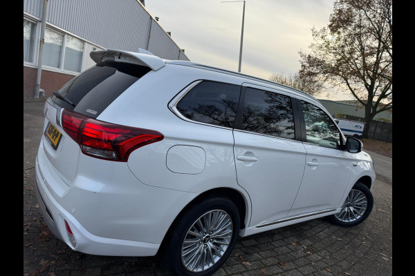 Mitsubishi Outlander 2.4 PHEV HYBRIDE 2020 230PK INTENSE+ SPORT ALCANTARA LEDER