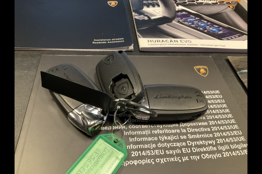 Lamborghini Huracan 5.2 EVO V10 640 CV AWD 4 Wheel steering Ceramic Dealer serviced