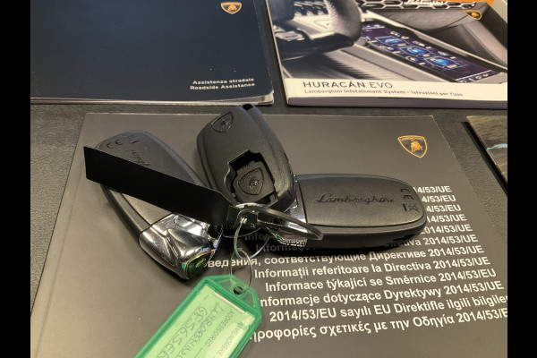 Lamborghini Huracan 5.2 EVO V10 640 CV AWD 4 Wheel steering Ceramic Dealer serviced