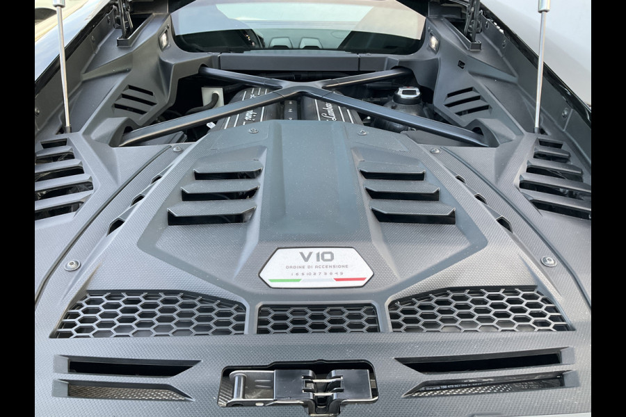 Lamborghini Huracan 5.2 EVO V10 640 CV AWD 4 Wheel steering Ceramic Dealer serviced