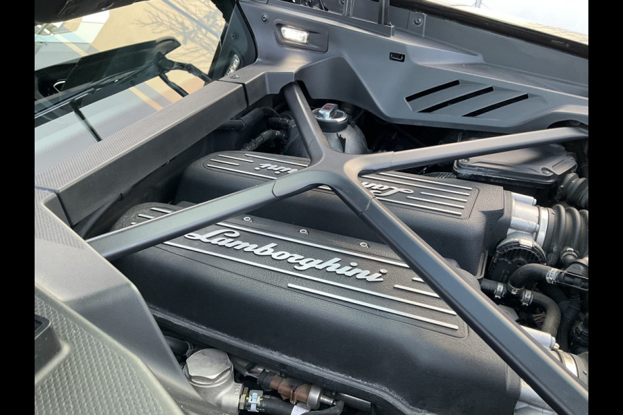 Lamborghini Huracan 5.2 EVO V10 640 CV AWD 4 Wheel steering Ceramic Dealer serviced