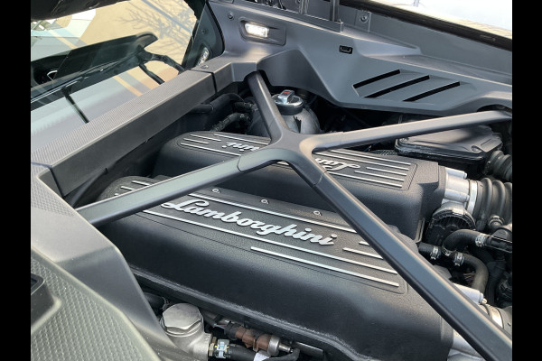 Lamborghini Huracan 5.2 EVO V10 640 CV AWD 4 Wheel steering Ceramic Dealer serviced