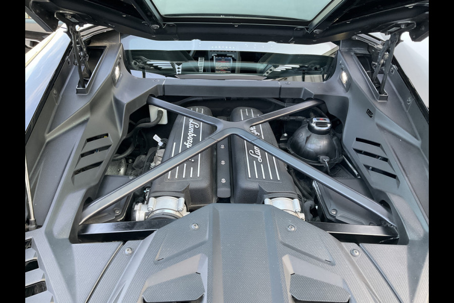 Lamborghini Huracan 5.2 EVO V10 640 CV AWD 4 Wheel steering Ceramic Dealer serviced