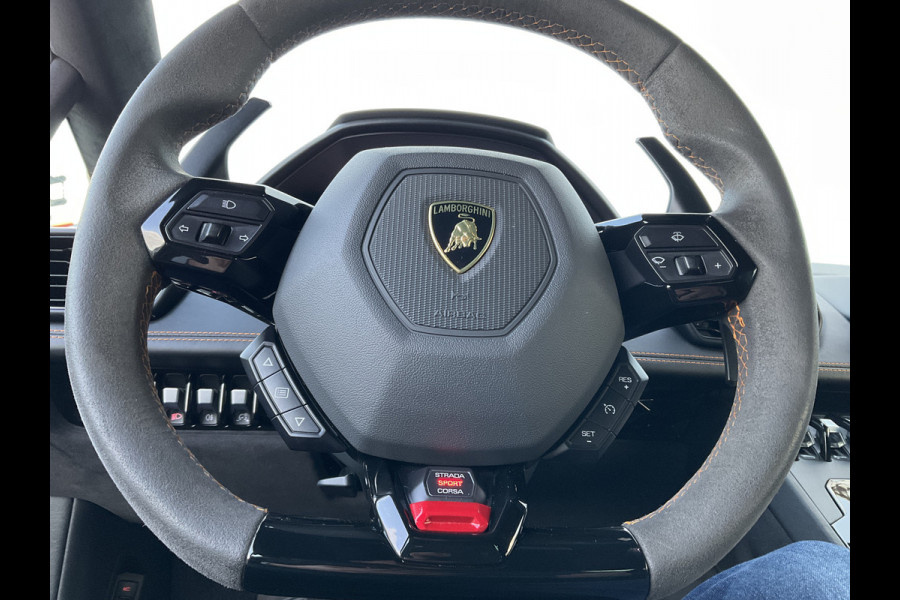 Lamborghini Huracan 5.2 EVO V10 640 CV AWD 4 Wheel steering Ceramic Dealer serviced