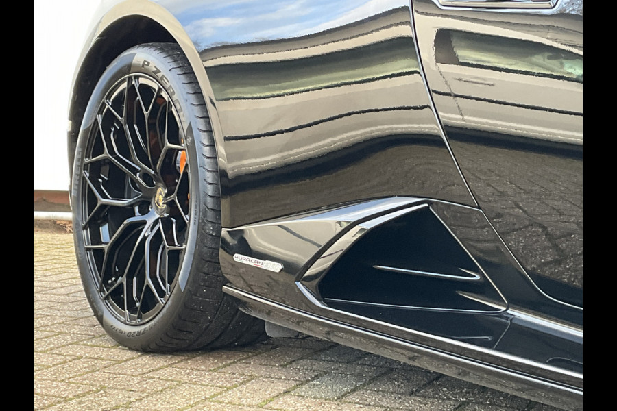 Lamborghini Huracan 5.2 EVO V10 640 CV AWD 4 Wheel steering Ceramic Dealer serviced