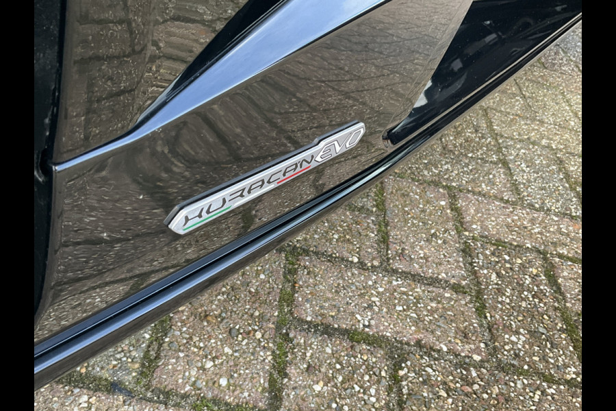 Lamborghini Huracan 5.2 EVO V10 640 CV AWD 4 Wheel steering Ceramic Dealer serviced