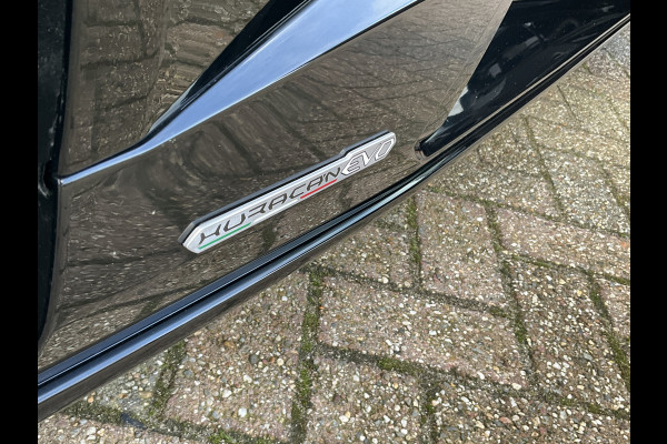 Lamborghini Huracan 5.2 EVO V10 640 CV AWD 4 Wheel steering Ceramic Dealer serviced