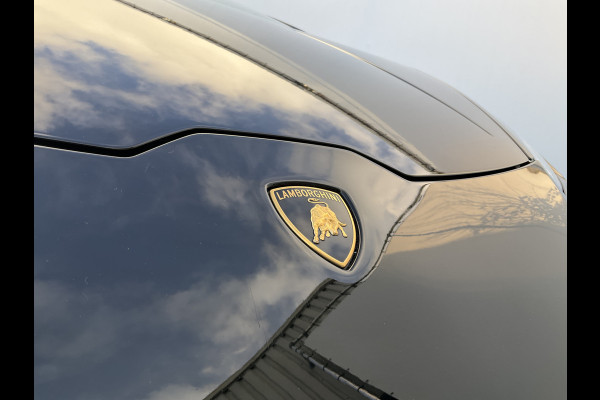 Lamborghini Huracan 5.2 EVO V10 640 CV AWD 4 Wheel steering Ceramic Dealer serviced