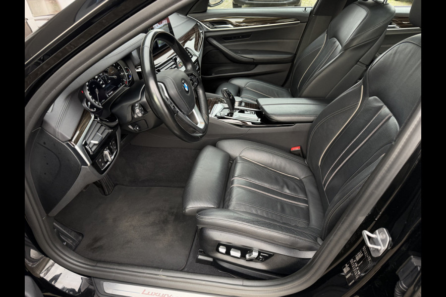 BMW 5 Serie Touring 520i High Executive Luxury Automaat / Pano dak / 18"LM / Leder / Camera