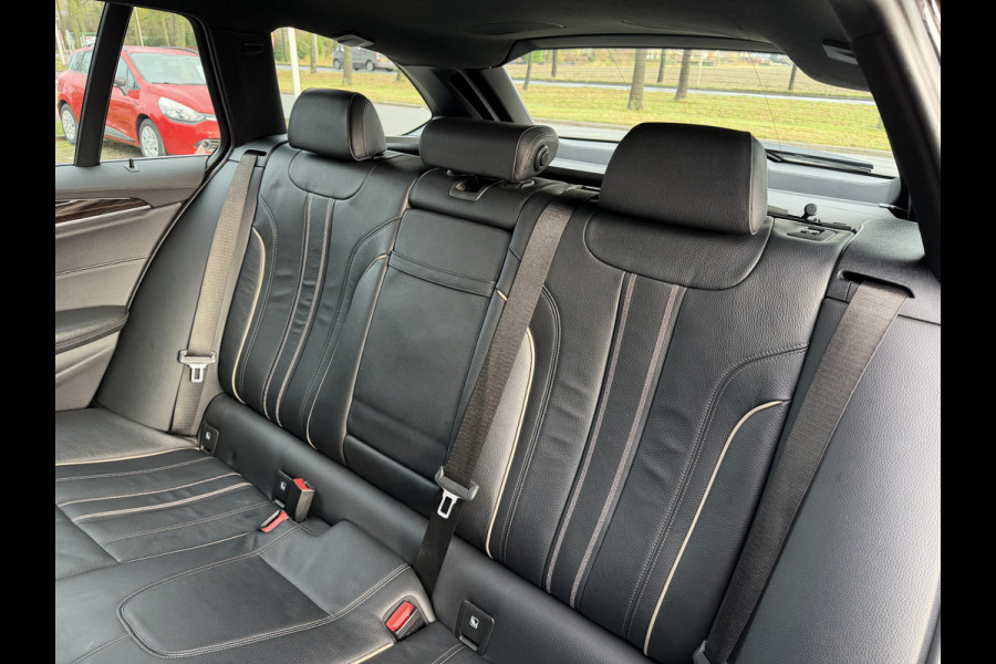 BMW 5 Serie Touring 520i High Executive Luxury Automaat / Pano dak / 18"LM / Leder / Camera