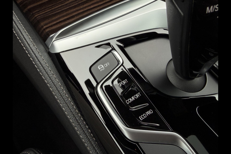 BMW 5 Serie Touring 520i High Executive Luxury Automaat / Pano dak / 18"LM / Leder / Camera