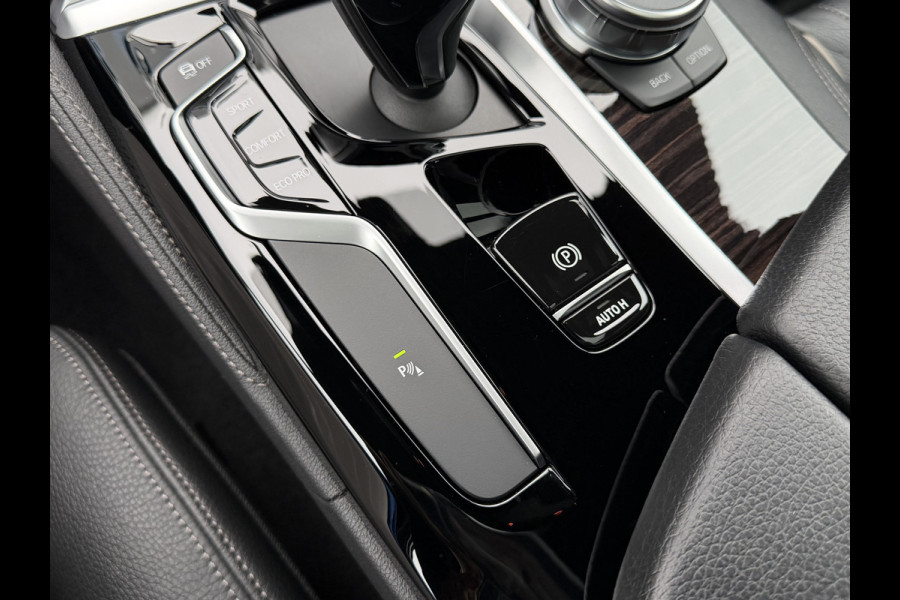 BMW 5 Serie Touring 520i High Executive Luxury Automaat / Pano dak / 18"LM / Leder / Camera