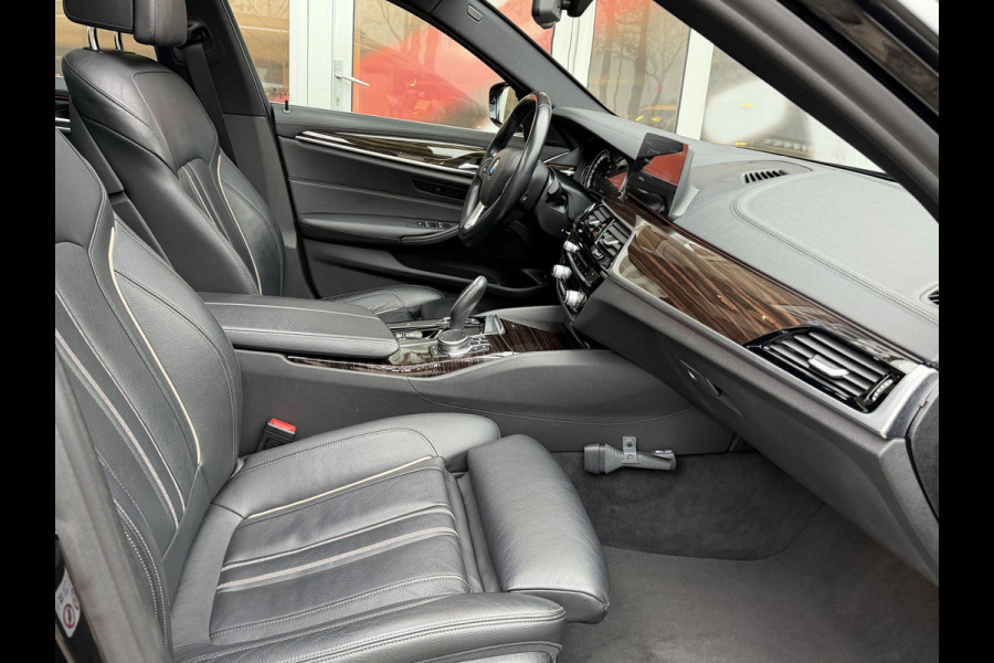 BMW 5 Serie Touring 520i High Executive Luxury Automaat / Pano dak / 18"LM / Leder / Camera