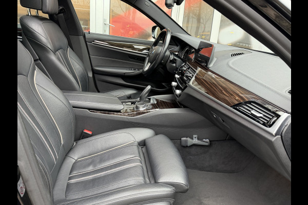 BMW 5 Serie Touring 520i High Executive Luxury Automaat / Pano dak / 18"LM / Leder / Camera