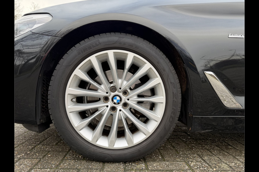 BMW 5 Serie Touring 520i High Executive Luxury Automaat / Pano dak / 18"LM / Leder / Camera