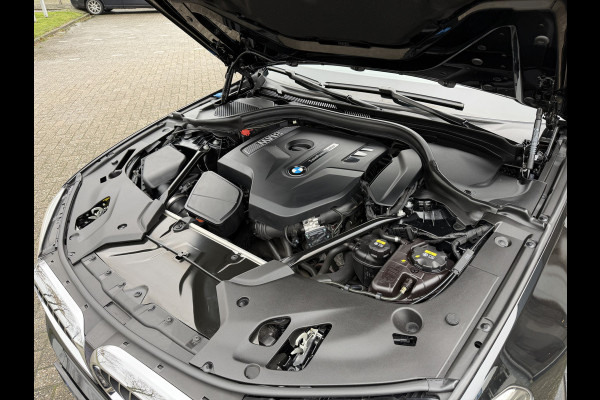 BMW 5 Serie Touring 520i High Executive Luxury Automaat / Pano dak / 18"LM / Leder / Camera