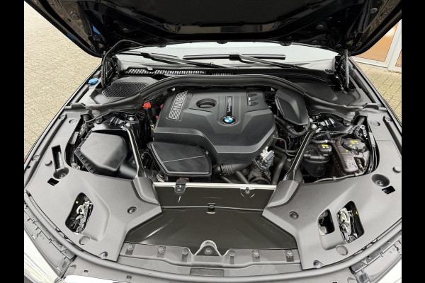 BMW 5 Serie Touring 520i High Executive Luxury Automaat / Pano dak / 18"LM / Leder / Camera