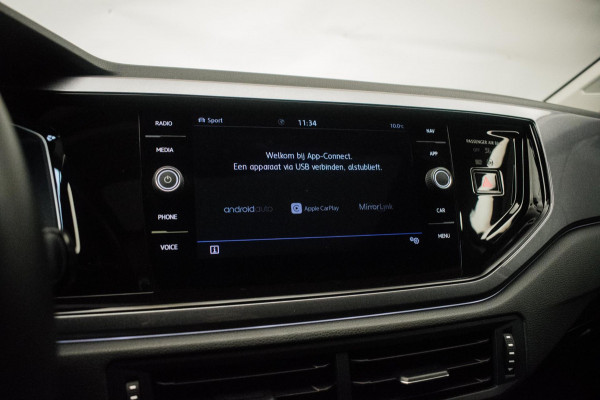 Volkswagen Polo 1.0 TSI R-LINE 116PK ORG NL [ Panoramadak Sfeerverlichting Carplay Adaptive Cruise Parkeersensoren DAB ]