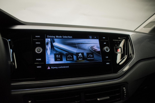 Volkswagen Polo 1.0 TSI R-LINE 116PK ORG NL [ Panoramadak Sfeerverlichting Carplay Adaptive Cruise Parkeersensoren DAB ]