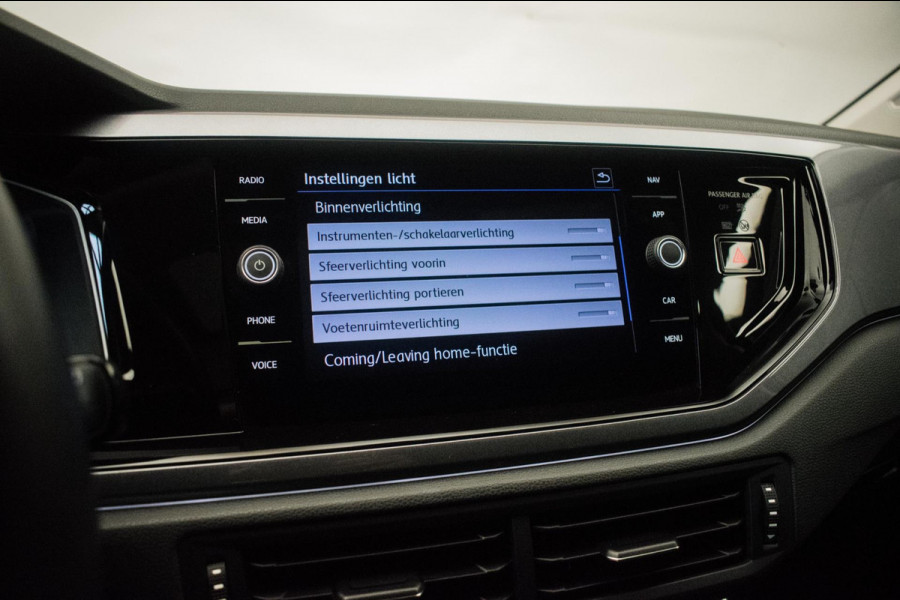 Volkswagen Polo 1.0 TSI R-LINE 116PK ORG NL [ Panoramadak Sfeerverlichting Carplay Adaptive Cruise Parkeersensoren DAB ]