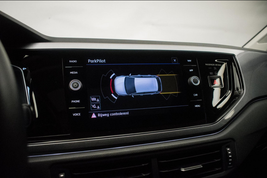 Volkswagen Polo 1.0 TSI R-LINE 116PK ORG NL [ Panoramadak Sfeerverlichting Carplay Adaptive Cruise Parkeersensoren DAB ]