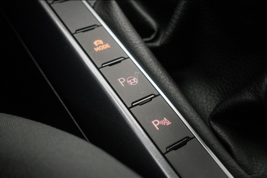 Volkswagen Polo 1.0 TSI R-LINE 116PK ORG NL [ Panoramadak Sfeerverlichting Carplay Adaptive Cruise Parkeersensoren DAB ]