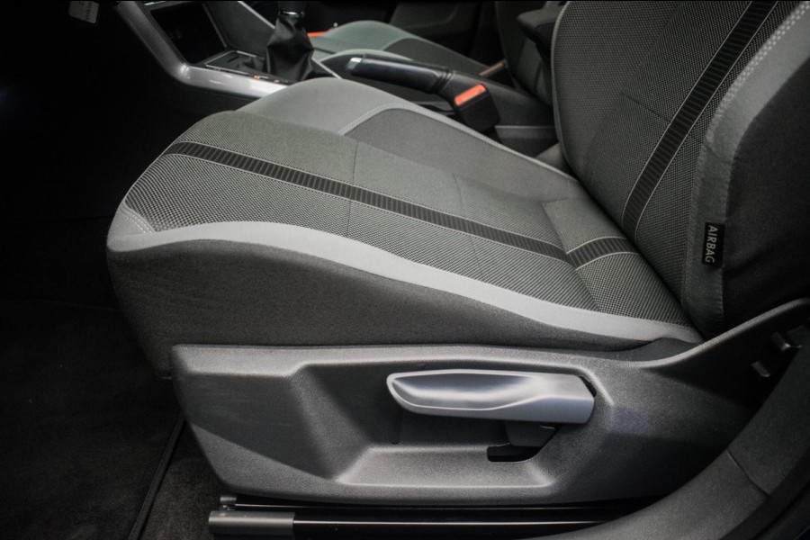 Volkswagen Polo 1.0 TSI R-LINE 116PK ORG NL [ Panoramadak Sfeerverlichting Carplay Adaptive Cruise Parkeersensoren DAB ]