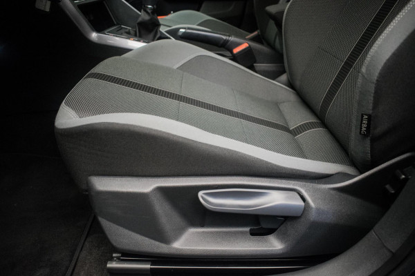 Volkswagen Polo 1.0 TSI R-LINE 116PK ORG NL [ Panoramadak Sfeerverlichting Carplay Adaptive Cruise Parkeersensoren DAB ]