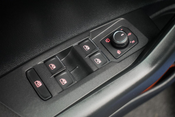 Volkswagen Polo 1.0 TSI R-LINE 116PK ORG NL [ Panoramadak Sfeerverlichting Carplay Adaptive Cruise Parkeersensoren DAB ]