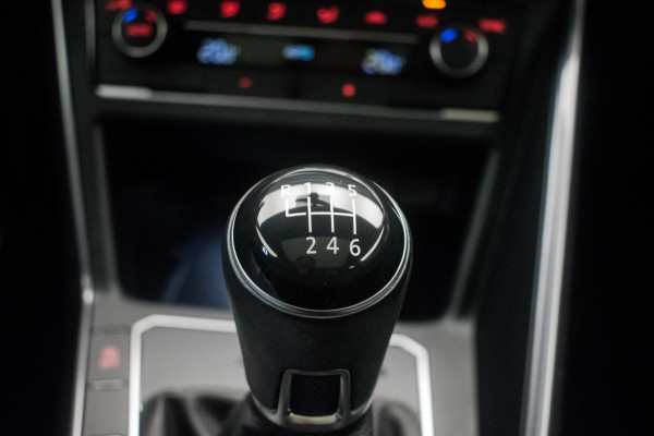 Volkswagen Polo 1.0 TSI R-LINE 116PK ORG NL [ Panoramadak Sfeerverlichting Carplay Adaptive Cruise Parkeersensoren DAB ]