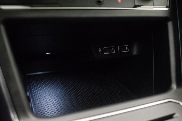 Volkswagen Polo 1.0 TSI R-LINE 116PK ORG NL [ Panoramadak Sfeerverlichting Carplay Adaptive Cruise Parkeersensoren DAB ]