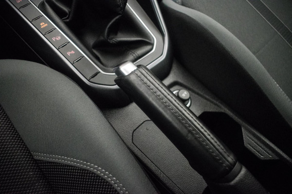 Volkswagen Polo 1.0 TSI R-LINE 116PK ORG NL [ Panoramadak Sfeerverlichting Carplay Adaptive Cruise Parkeersensoren DAB ]