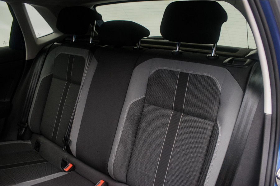 Volkswagen Polo 1.0 TSI R-LINE 116PK ORG NL [ Panoramadak Sfeerverlichting Carplay Adaptive Cruise Parkeersensoren DAB ]