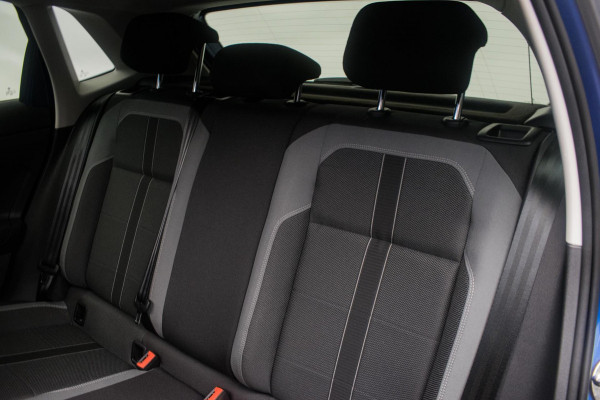 Volkswagen Polo 1.0 TSI R-LINE 116PK ORG NL [ Panoramadak Sfeerverlichting Carplay Adaptive Cruise Parkeersensoren DAB ]