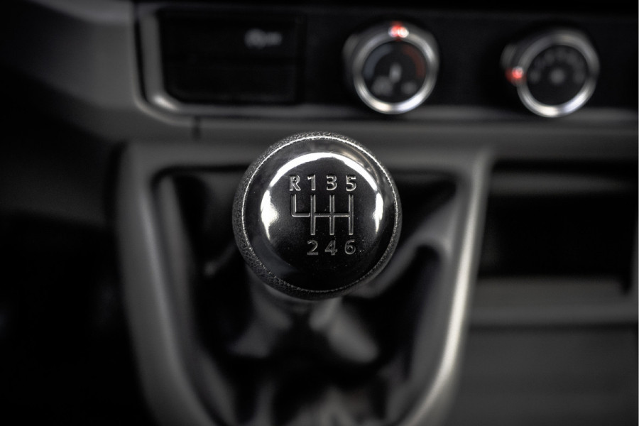 Volkswagen Crafter 35 2.0 TDI 177PK | Bakwagen met laadklep | Airco | Adapt.cruise | 3-Zits