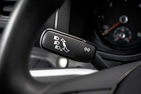 Volkswagen Crafter 35 2.0 TDI 177PK | Bakwagen met laadklep | Airco | Adapt.cruise | 3-Zits