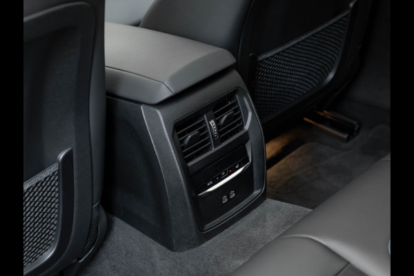 BMW 3 Serie Touring 330e M-Sport - Pano - Trekhaak - Harman Kardon - Lasers - Head-Up