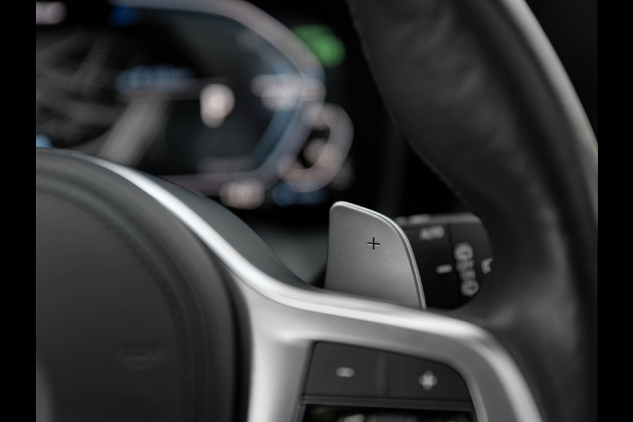 BMW 3 Serie Touring 330e M-Sport - Pano - Trekhaak - Harman Kardon - Lasers - Head-Up