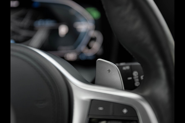 BMW 3 Serie Touring 330e M-Sport - Pano - Trekhaak - Harman Kardon - Lasers - Head-Up