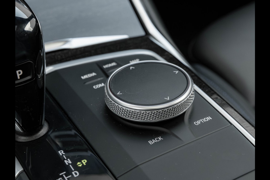 BMW 3 Serie Touring 330e M-Sport - Pano - Trekhaak - Harman Kardon - Lasers - Head-Up
