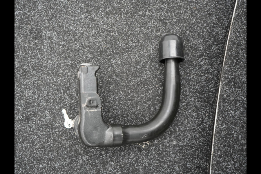 BMW X1 xDrive25e M Sport Plug In Hybrid 221pk Dealer O.H. PHEV | Trekhaak Afn. | Panodak | Head Up | Adaptive Cruise | Camera | Harman & Kardon | Lederen Sportstoelen Verwarmd | Sfeerverlichting | Apple Carplay | Keyless | 19"L.M | DAB |